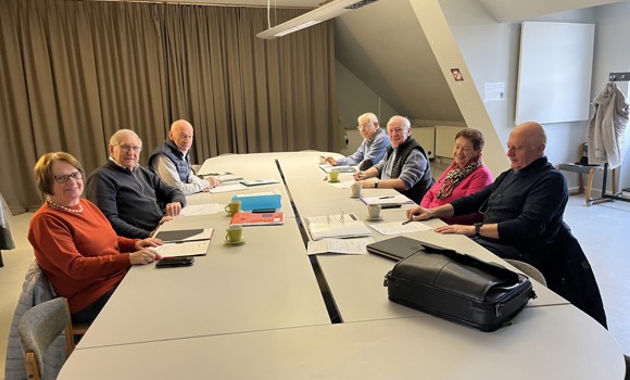 Bestuursploeg vergadertafel