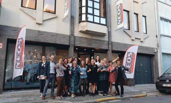 Collega's Voor Gevel (2)