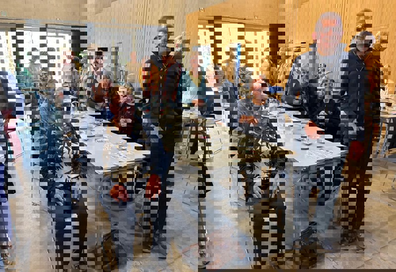 8251236E B334 45Bd 8Bac 04Fccbdecb94