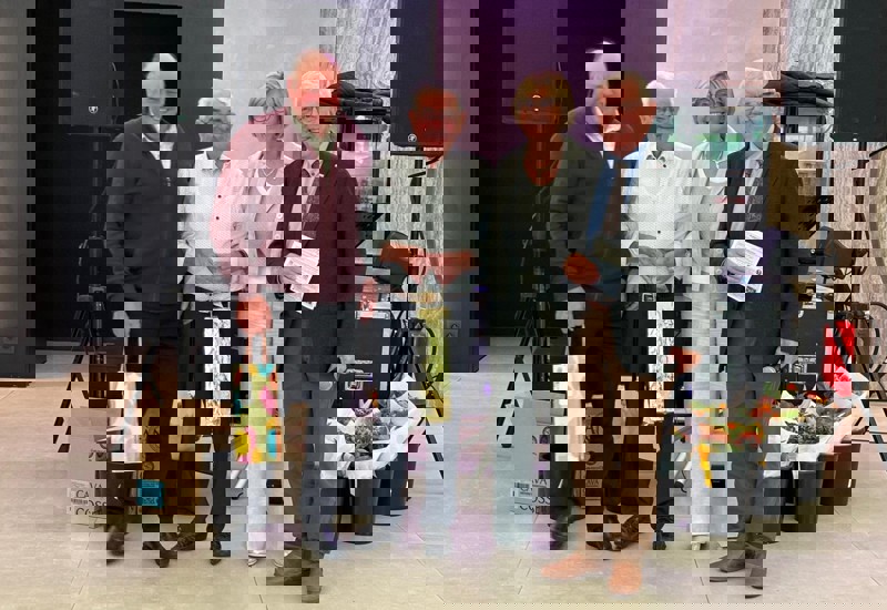 03Aee744 6F9d 4Fa0 95C1 E6049fafe33a